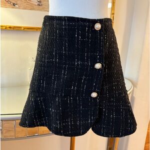 BLACK & WHITE TWEED SKIRT With Pearl And Gold Buttons. Shorts underneath.